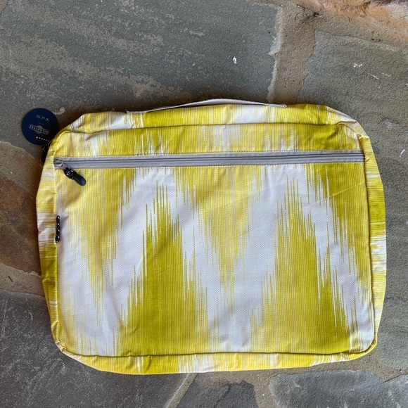 Globite’s 4 Piece Set of Packing Cubes - Picture 2 of 7